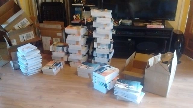 qui dit auto-édition dit stockage de livres. Faire une BD en plusieurs tomes demandera d'autant plus de place.