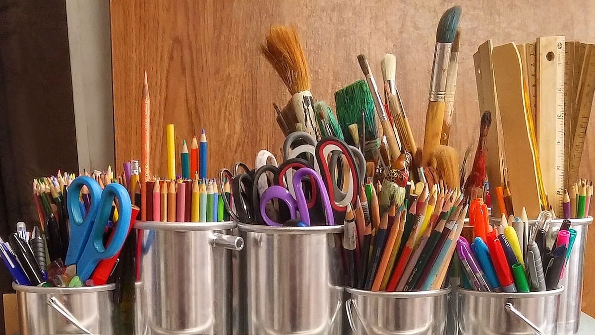 Comment choisir sa table à dessin et ses accessoires d'atelier ? - La  grande maison des arts créatifs