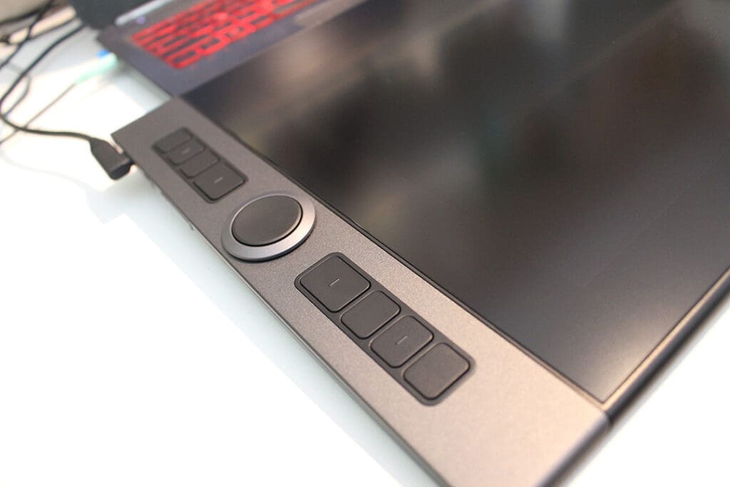 boutons de la tablette graphique à écran Artist Pro 16 de XP-Pen : gros plan sur le design